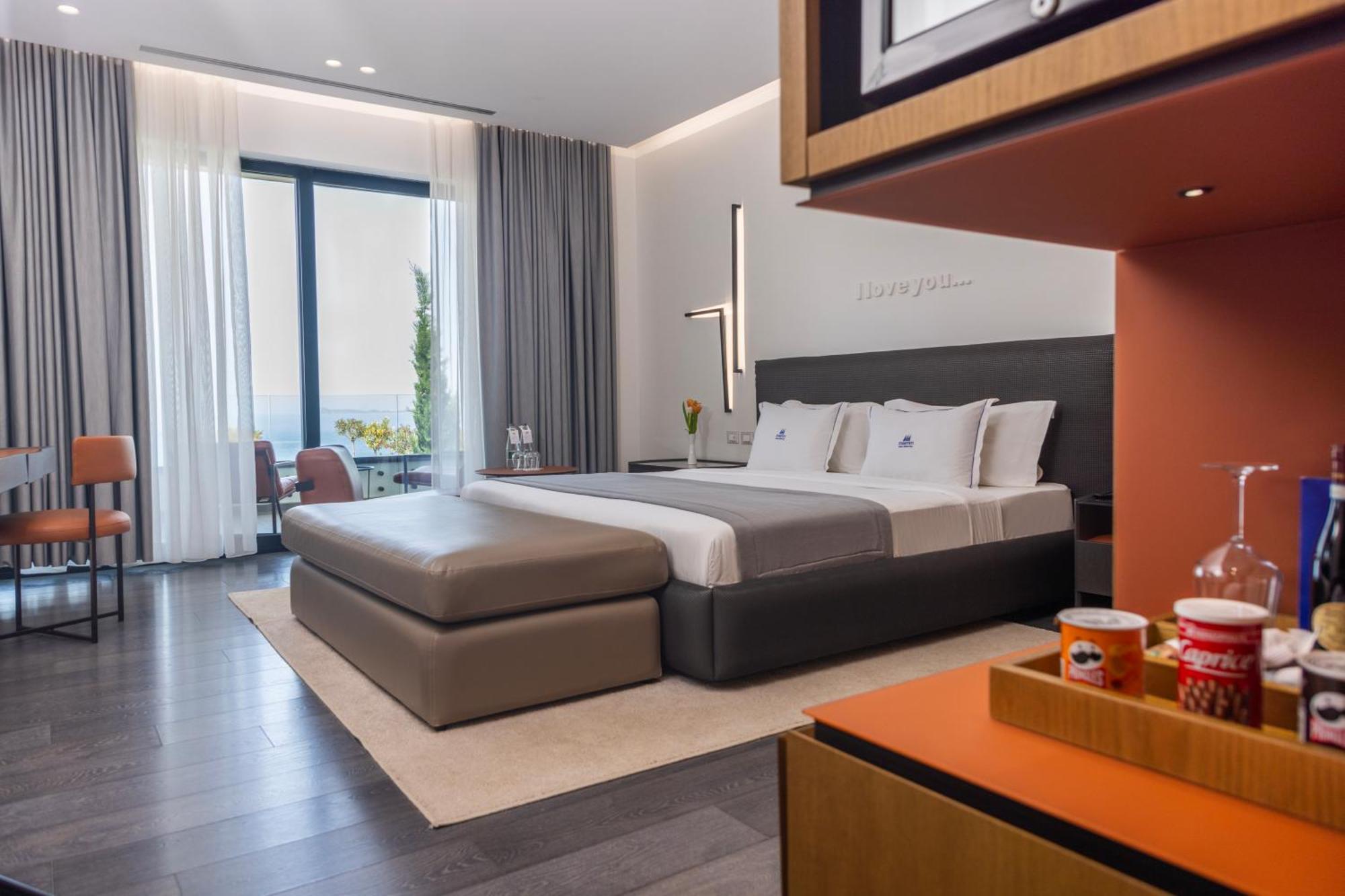 Maritim Resort Marina Bay Vlorë Exterior foto Deluxe Room