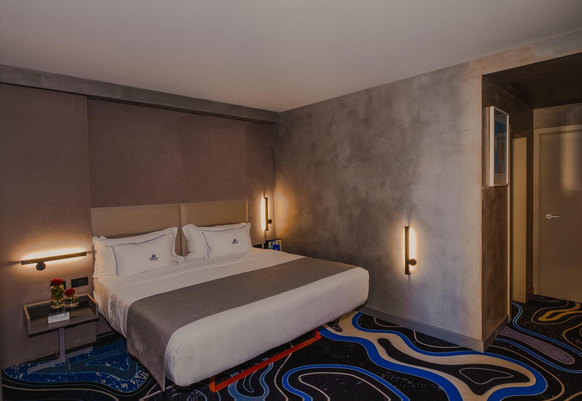 Maritim Resort Marina Bay Vlorë Exterior foto A room at the hotel