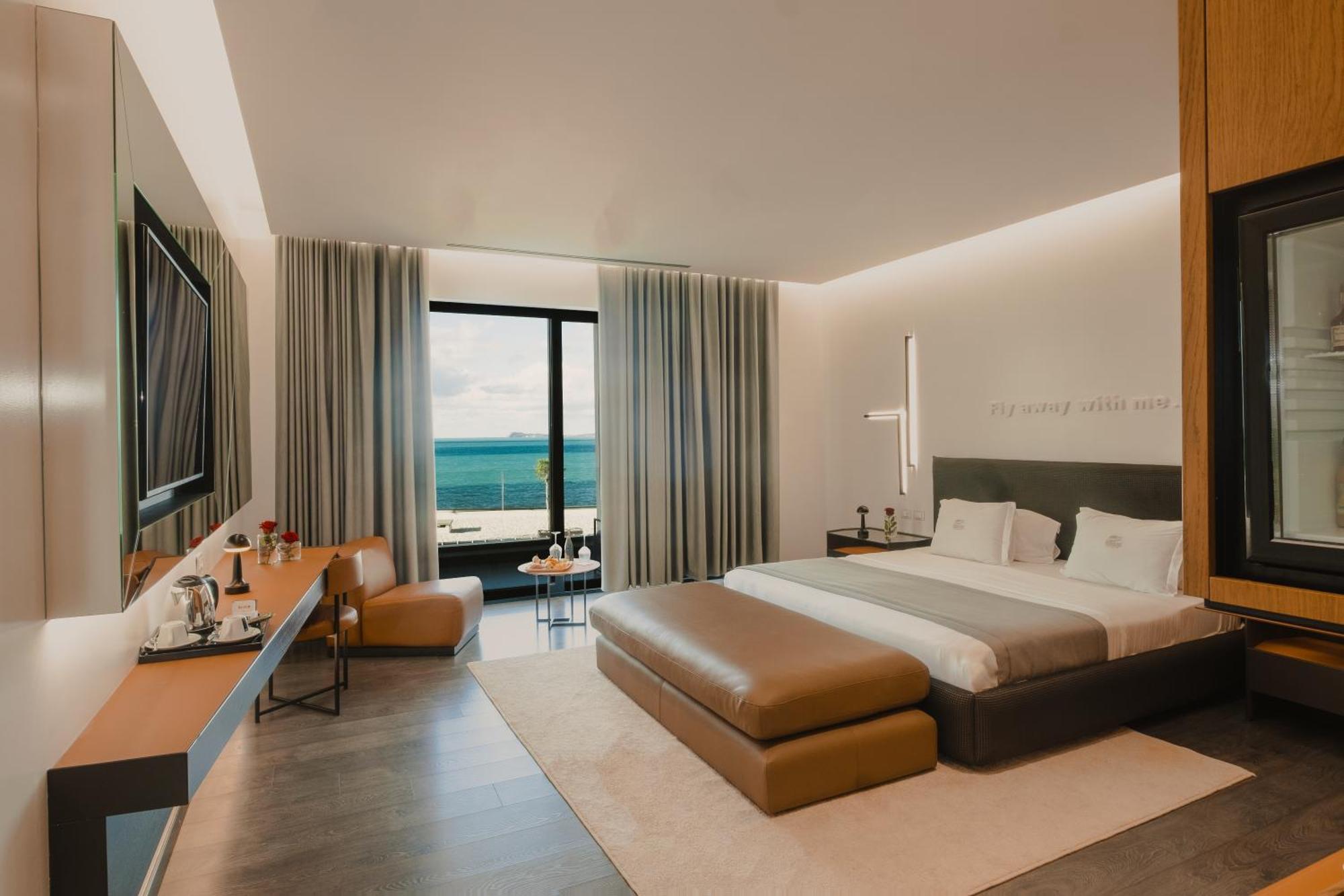 Maritim Resort Marina Bay Vlorë Exterior foto Deluxe Room