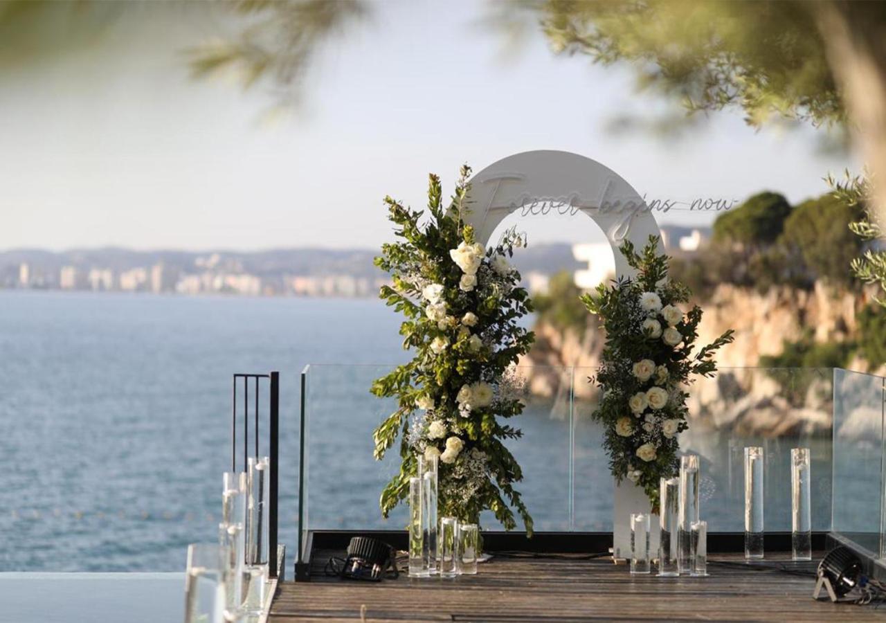 Maritim Resort Marina Bay Vlorë Exterior foto Wedding ceremony at the beach