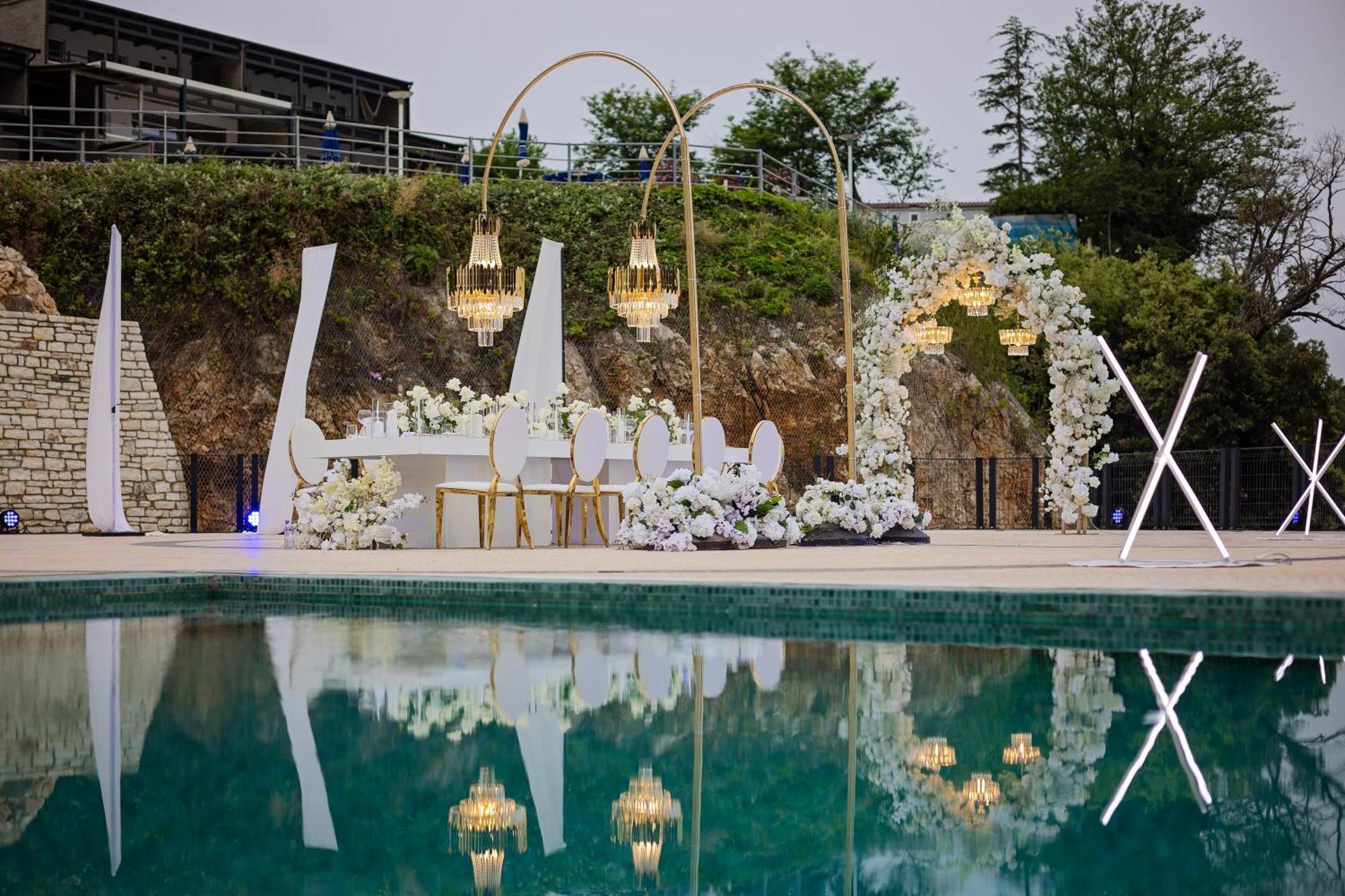 Maritim Resort Marina Bay Vlorë Exterior foto Wedding at the hotel