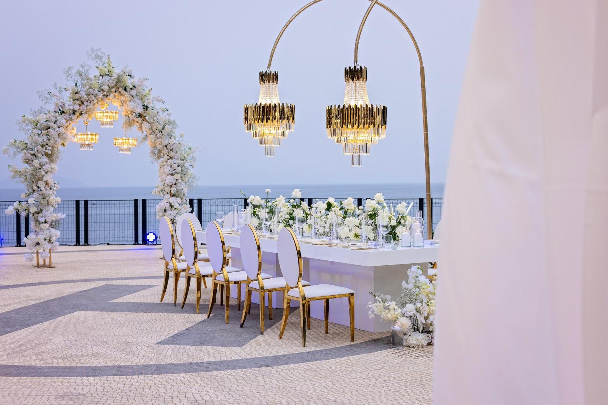 Maritim Resort Marina Bay Vlorë Exterior foto Wedding at the hotel